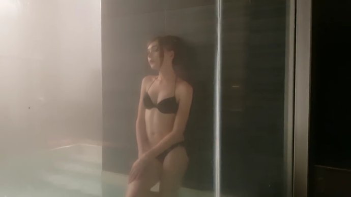 Мария Вебер в купальнике