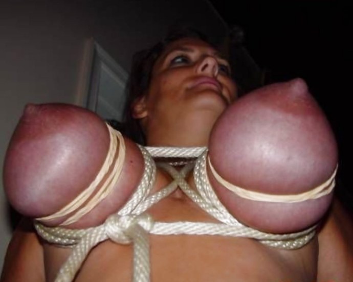 Огромные связанные сиськи