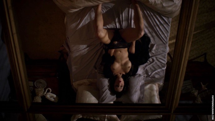 Джессика МАКНЭМИ голая