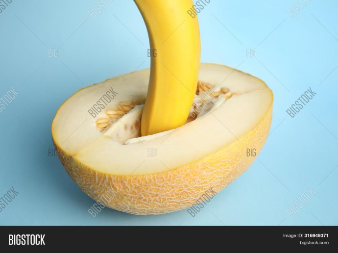 Дыня банан (Banana Melon)