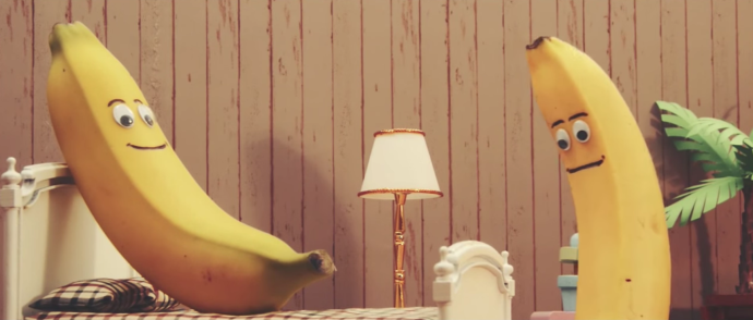 Банан со сливками во рту