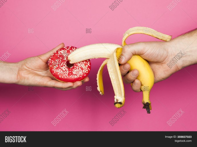 Девушка с бананом