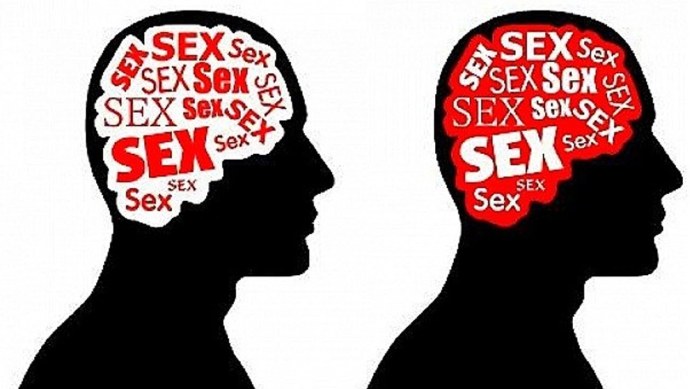 Девушка любит свои ступни