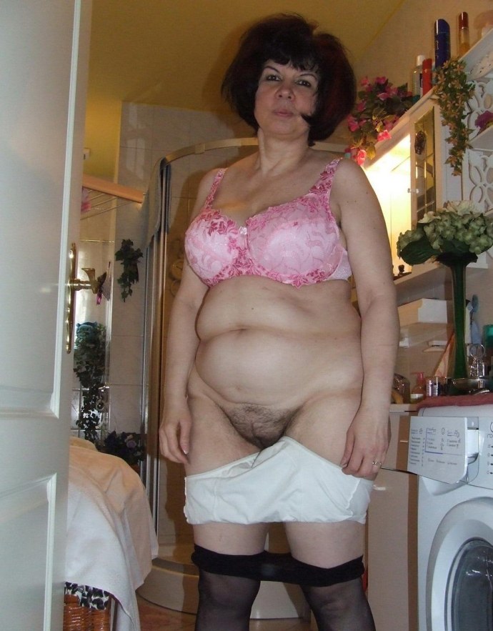 Голые бабы в панталонах и чулках