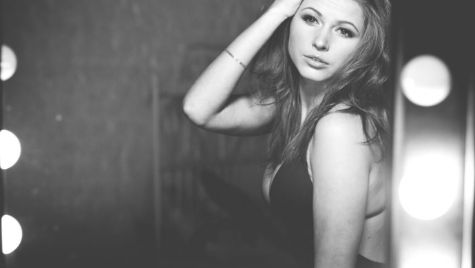 Юлия Топольницкая однажды в России ножки