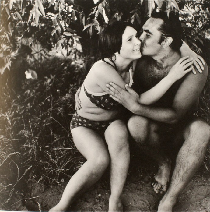 Ретро снимок женщины пьют