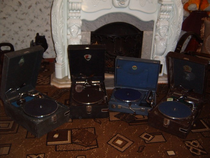 Дух моей общаги девушка с фиолетовыми волосами