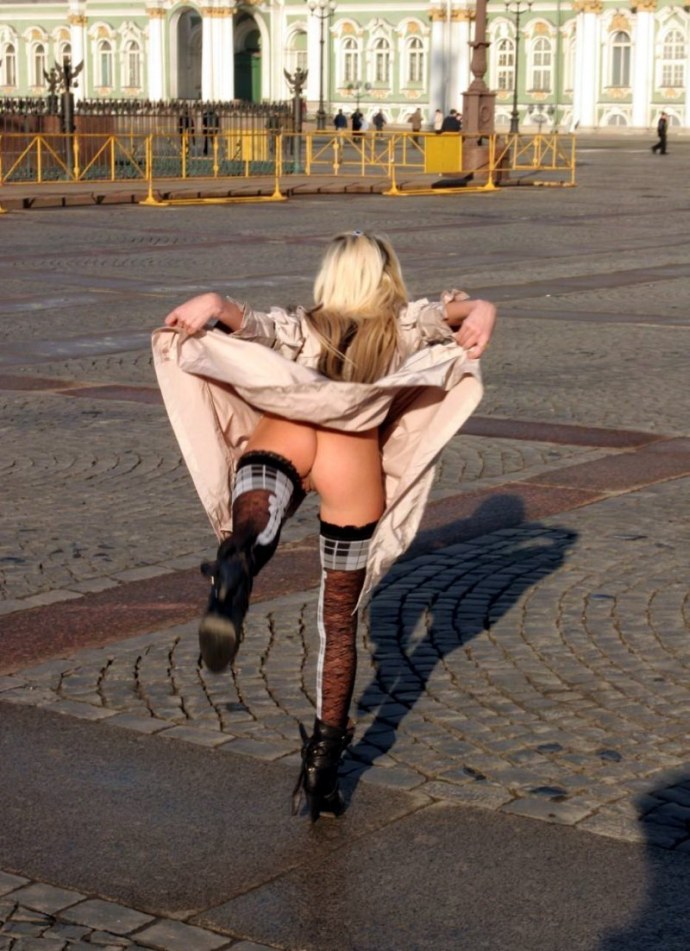 Красивый женский писсинг