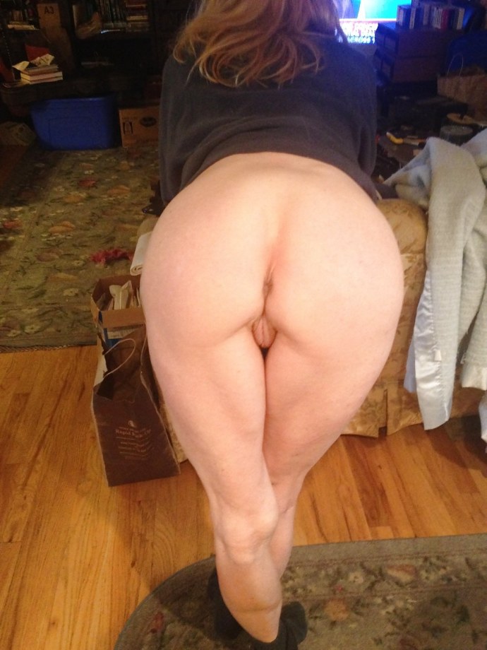 Зрелые попки в чулках домашнее