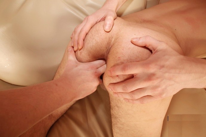 Пальчик в попке крупным планом