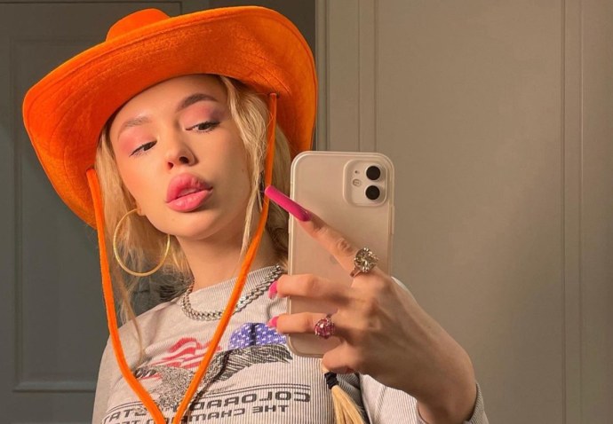 Фрик блоггер Анастасия