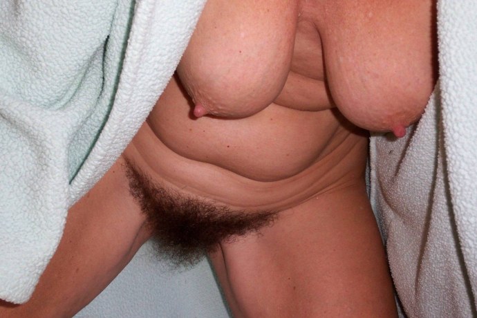 Огромные волосатые сиськи
