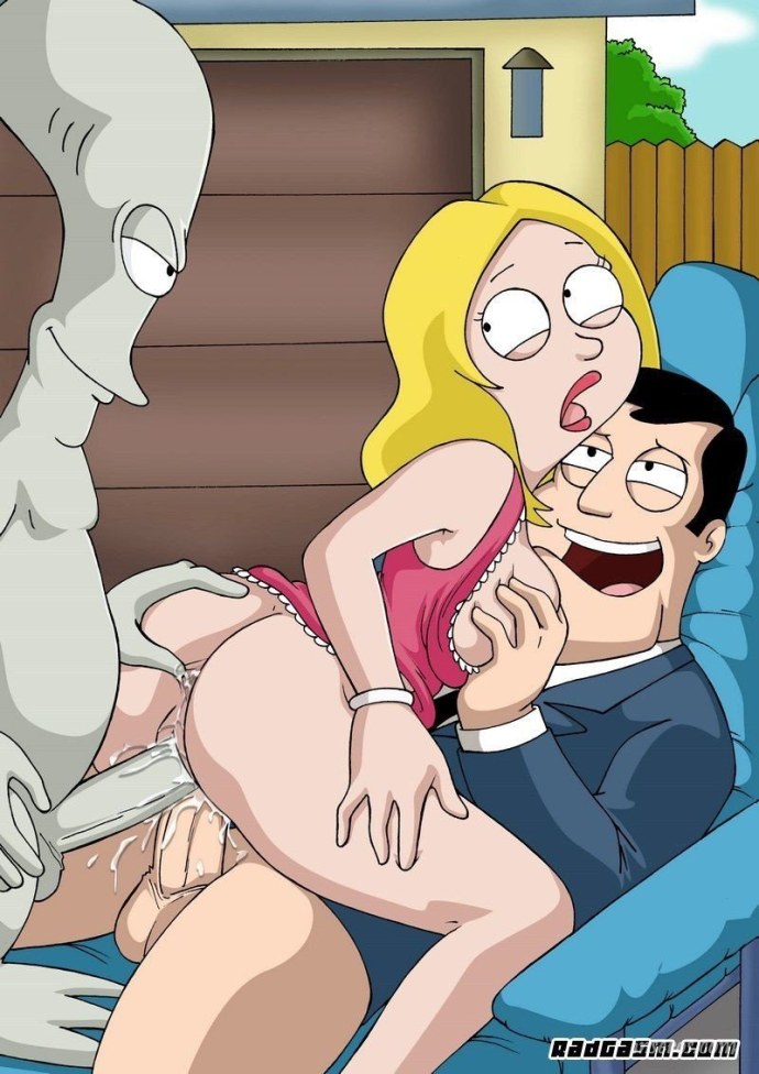 Промежность с пенисом снизу