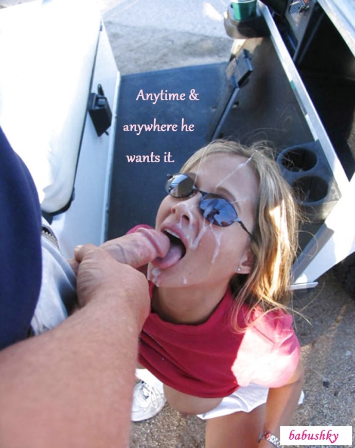 Девушка отсосала на публике