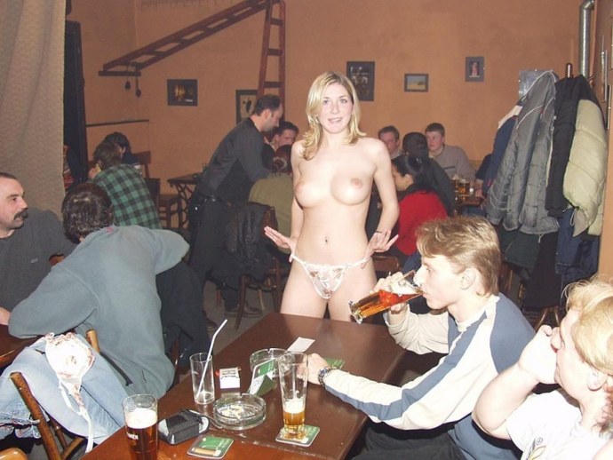 Голышом перед друзьями