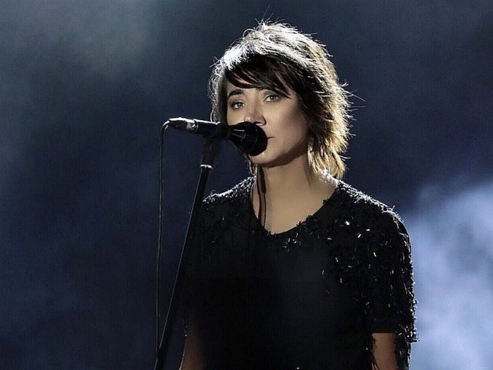 Певица похожая на Земфиру