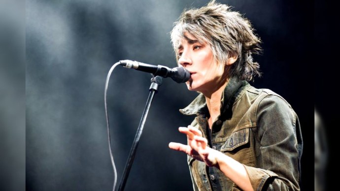 Похоже на Земфиру певица