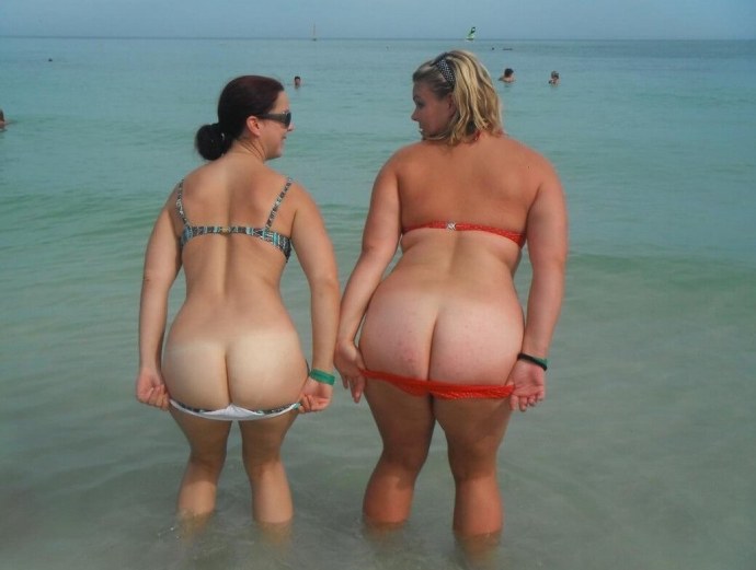 Ава Аддамс микро бикини