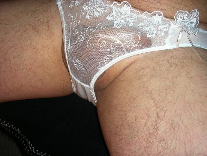 Пенис в женских трусах