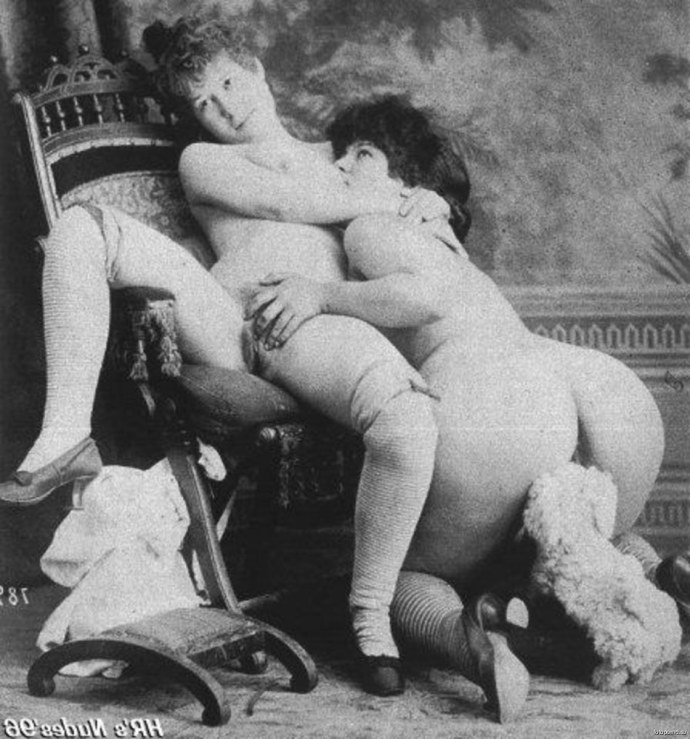 Порнографии в старинных платьях