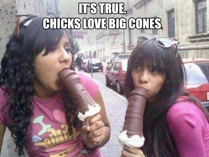 Облизывает член в шоколаде