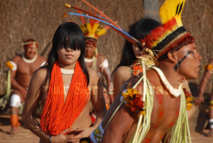 Дети племя Шингу Бразилия