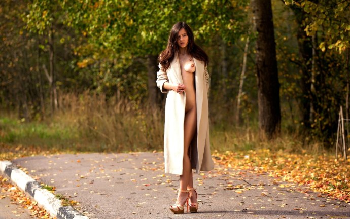 Эксгибиционистки в плащах