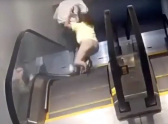 Эскалатор перевернулся