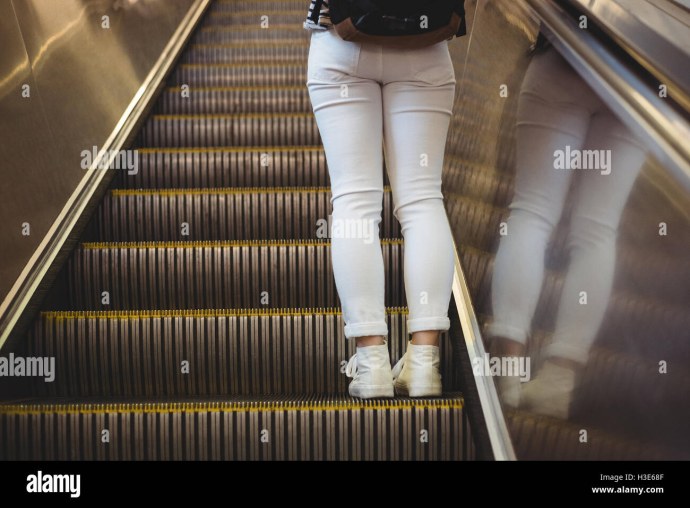 Эскалатор едет вверх