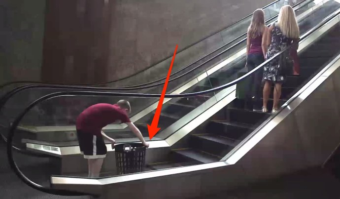 Девушка на эскалаторе фотосъемка