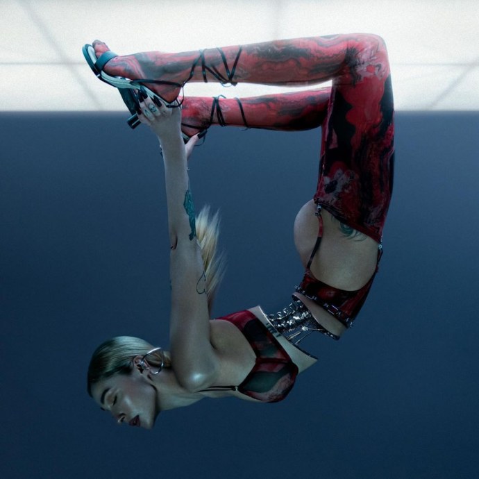 Настя Ивлеева разделась