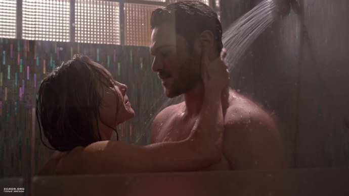 Фотографии голой без трусов Даниэль Савре вид сзади