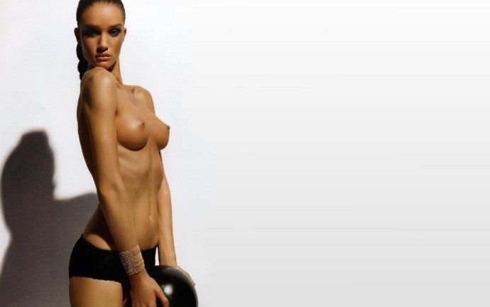 Роузи Хантингтон-Уайтли киска