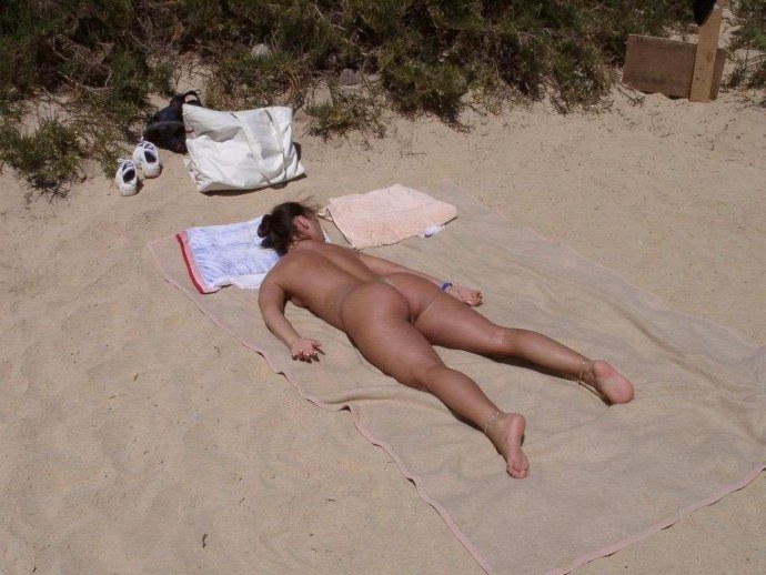 Частная мастурбация на пляже