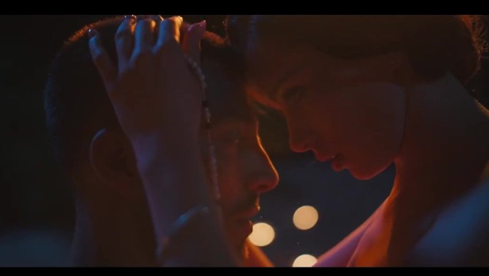 Мокрощелка с маленькими сиськами