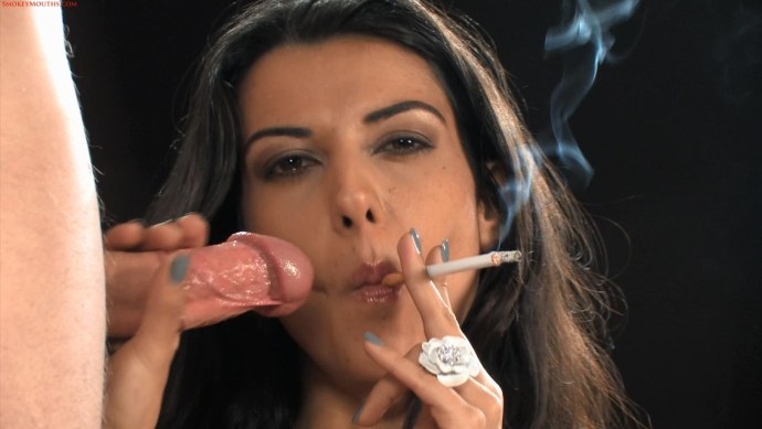 Порнозвезды в категории курящие