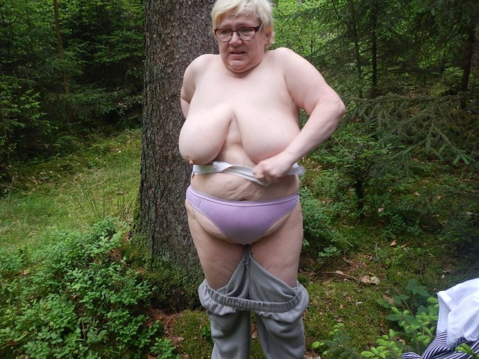 Старые толстушки в чулках ссут