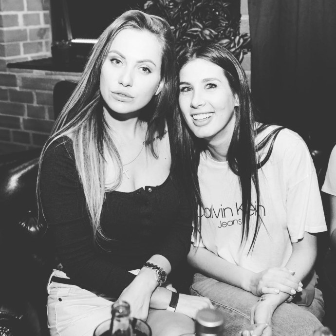 Анна Бузова кружилась