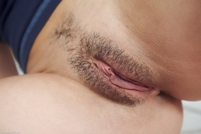 Красивая волосатая вагина