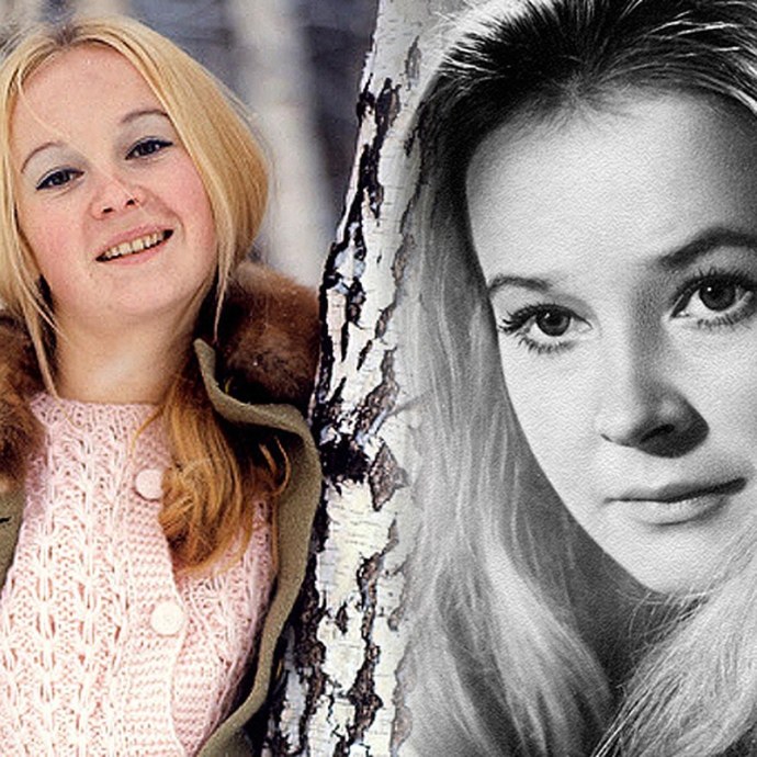 Голые красотки на сеновале