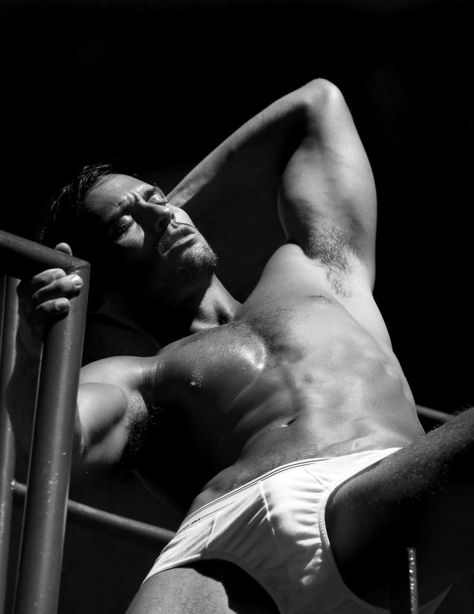 Девушки кончают от больших фаллоимитаторов