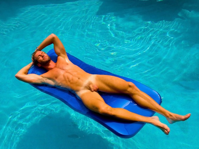 Под водой без трусиков