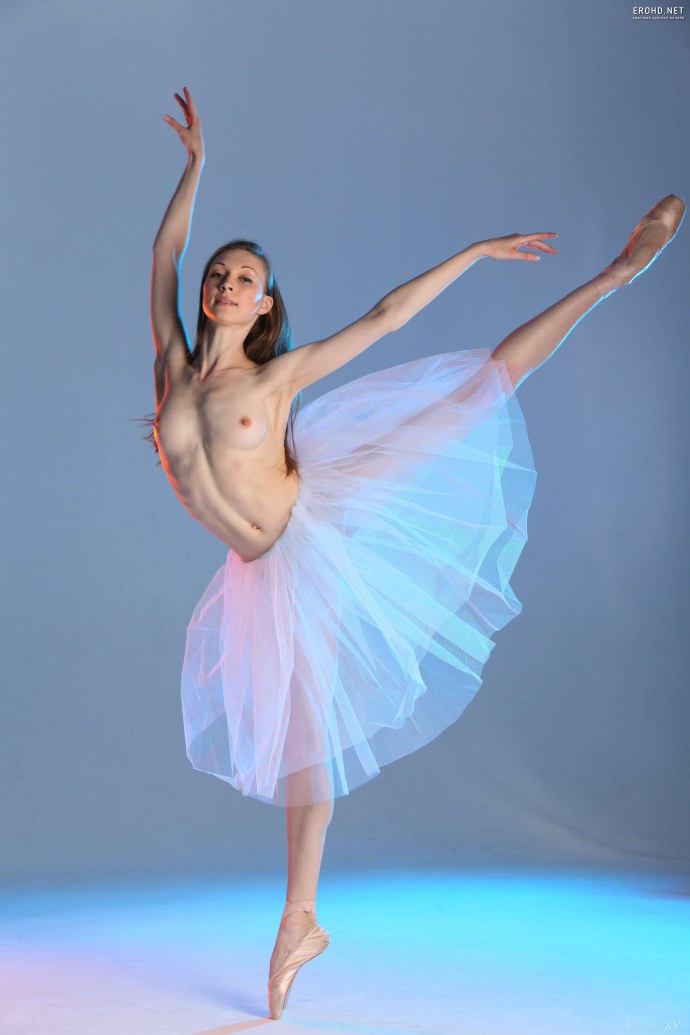 Голые балерины без трусиков