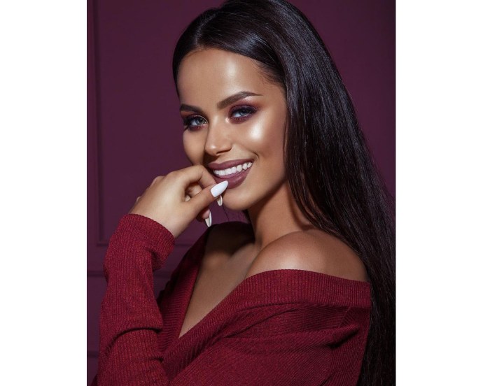 Juli Mery в купальнике