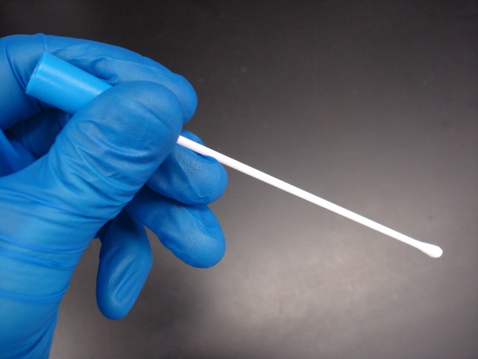 Голый мужчина и женщина врач