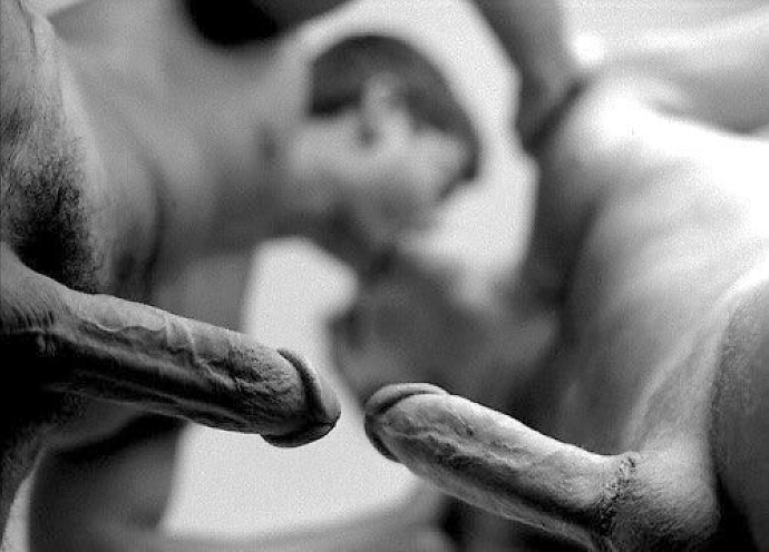 Огромный член крупным планом