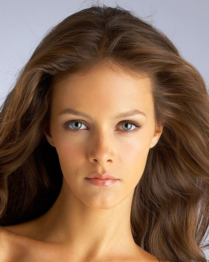 Сандра Кистерская в бассейне