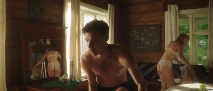 Голые Виктория Толстоганова и Таисия Вилкова