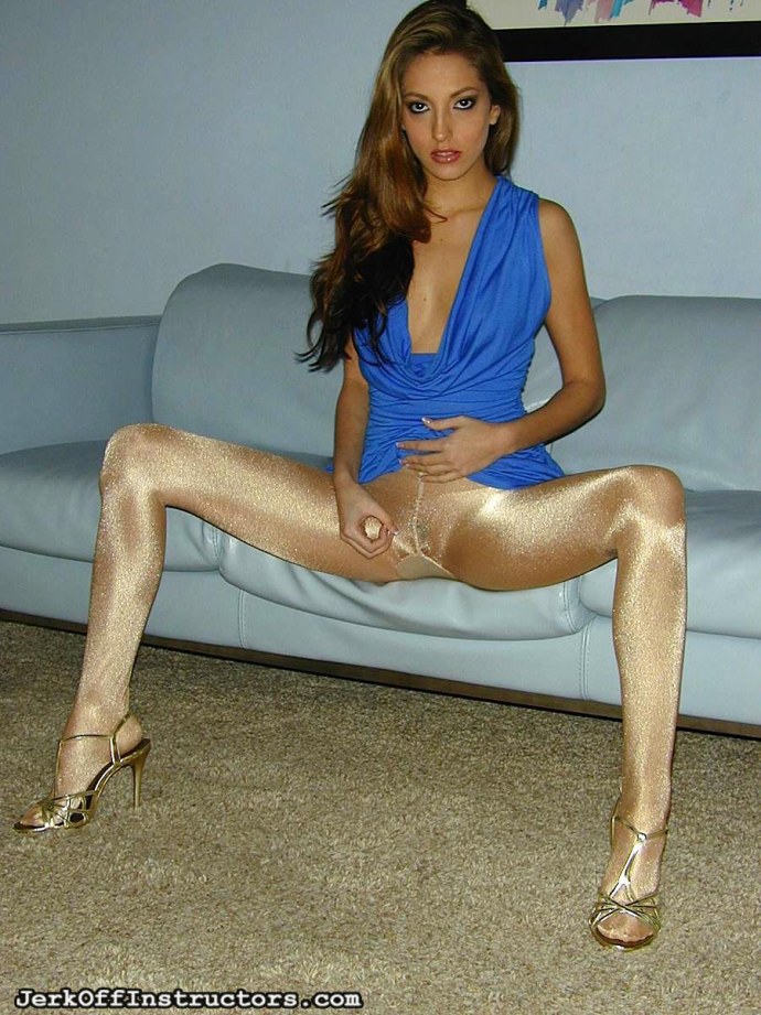 Голышом в бесшовных колготках