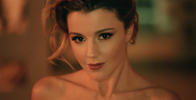 Юлианна Караулова фото из клипов